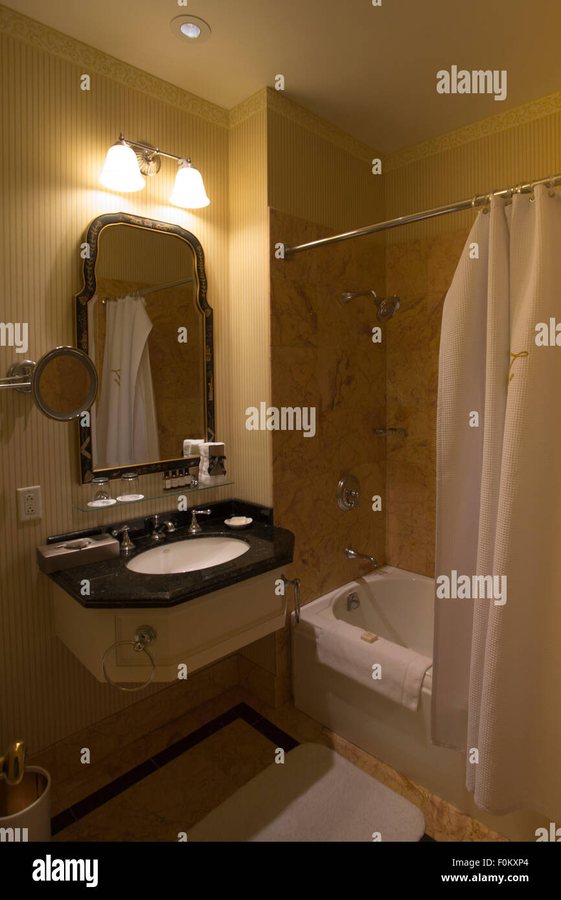 Hotel Whitcomb — Bathroom