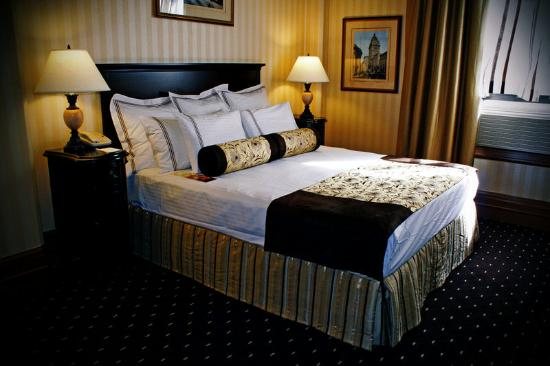 Hotel Whitcomb — Guest room