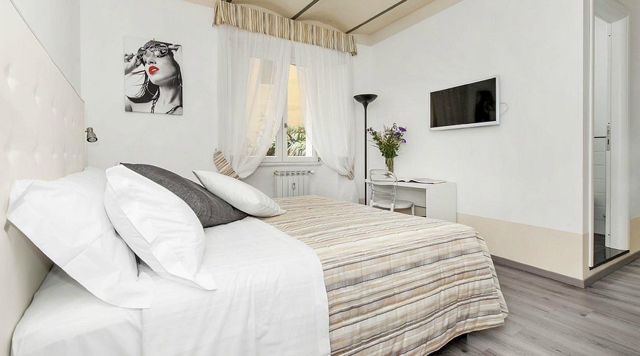 Hotel White — Guest room