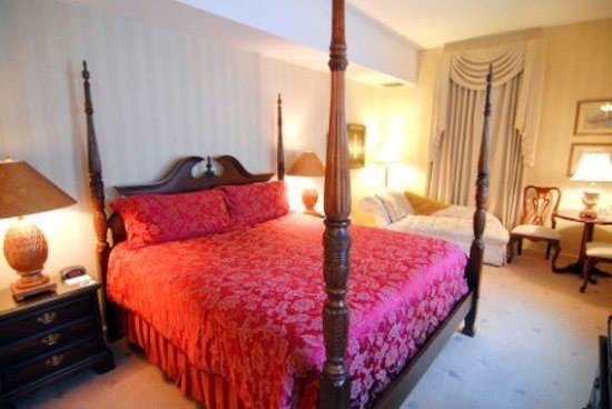 Hotel Winneshiek — Guest room