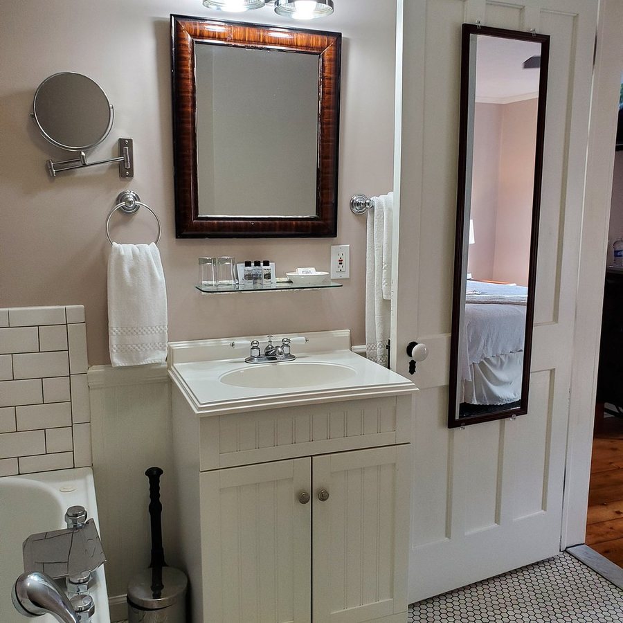 Hotel Wolf — Bathroom