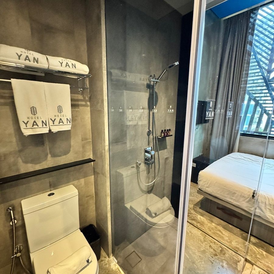 Hotel YAN — Bathroom