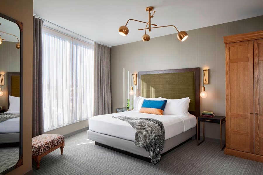 Hotel Zachary Chicago a Tribute Portfolio Hotel — Guest room