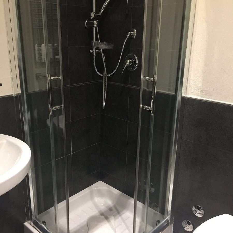 Hotel Zara Milano — Bathroom