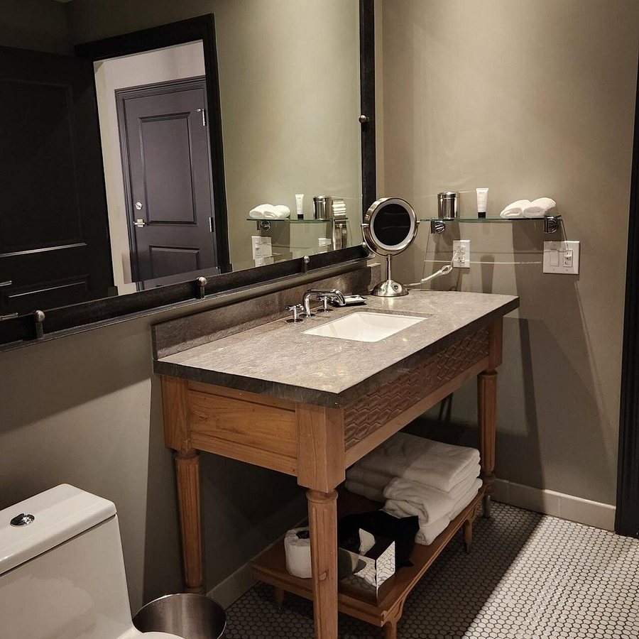 Hotel ZaZa Austin Downtown — Bathroom