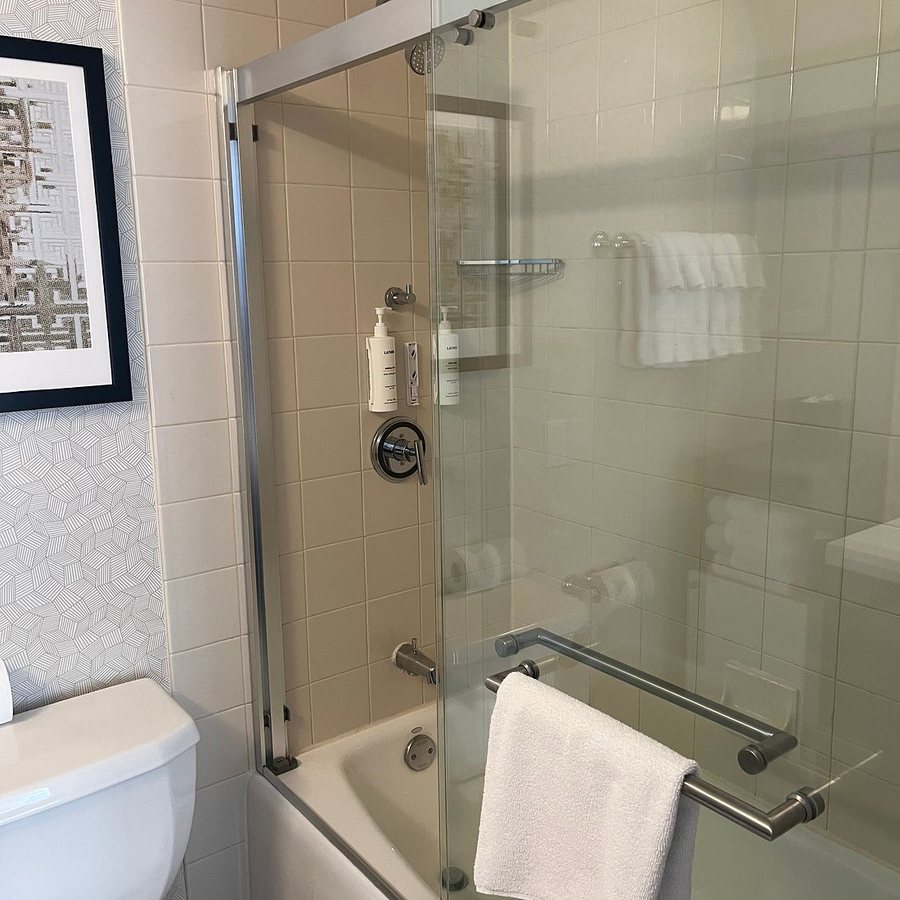 Hotel Zelos — Bathroom