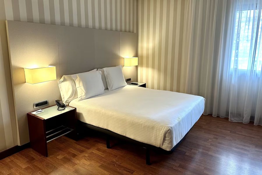 Hotel Zenit Barcelona Barcelona Catalonia — Guest room