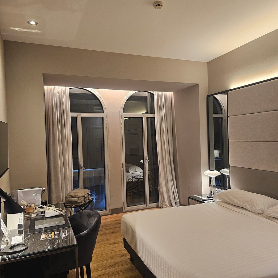 Hotel Zenit Lisbon — Guest room