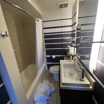 Hotel Zephyr San Francisco San Francisco California — Bathroom