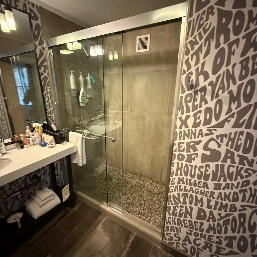 Hotel Zeppelin San Francisco — Bathroom