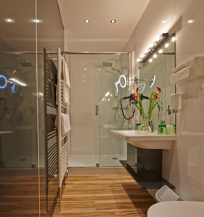 Hotel Zipser — Bathroom