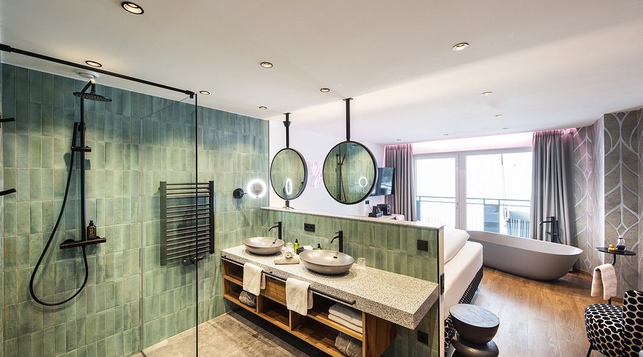 Hotel Zirbenhof — Bathroom