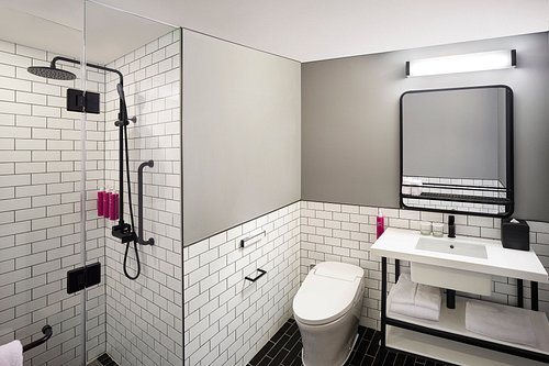 Hotel28 Myeongdong — Bathroom