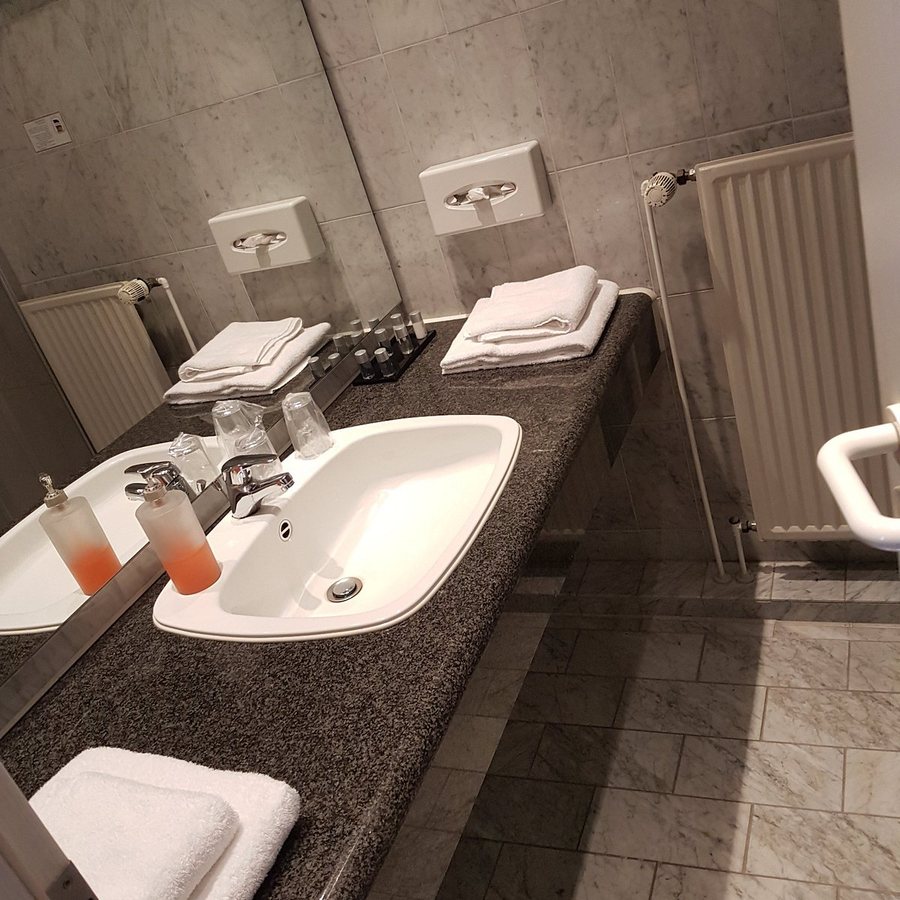 Hotell Nordic — Bathroom