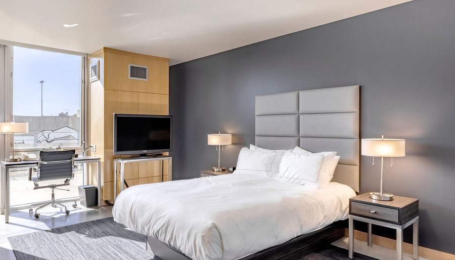 HotelVetro Iowa City Tapestry Collection by Hilton — Guest room