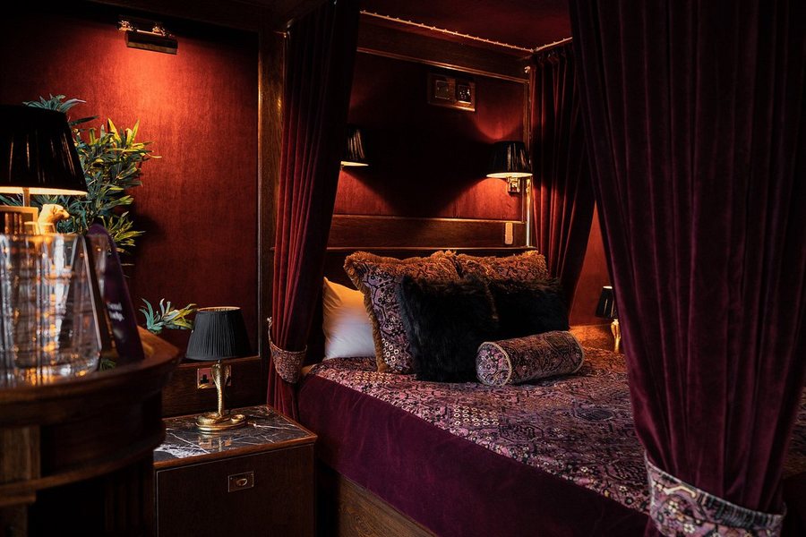 House of Gods — Guest room