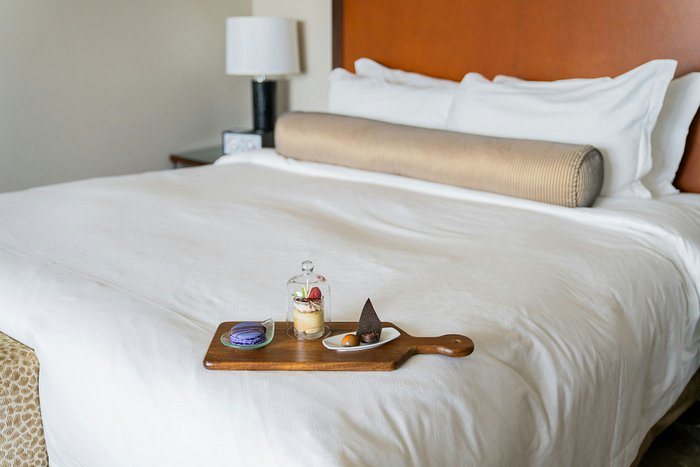 Houston Grand Hotel River Oaks — Guest room