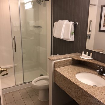 Houston Marriott Energy Corridor — Bathroom