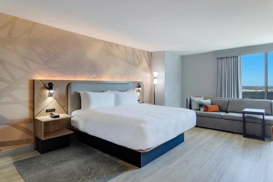 Houston Marriott North — Guest room