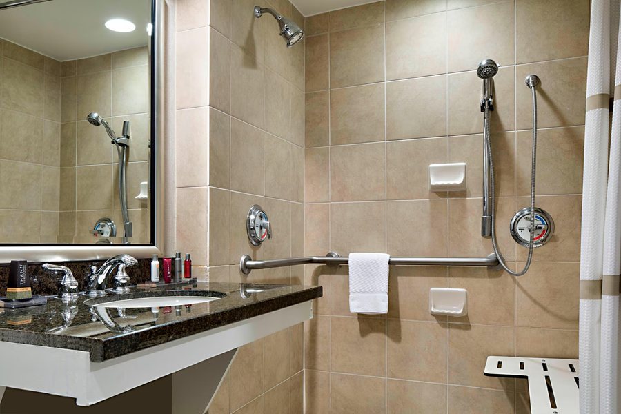 Houston Marriott West Loop by the Galleria — Bathroom