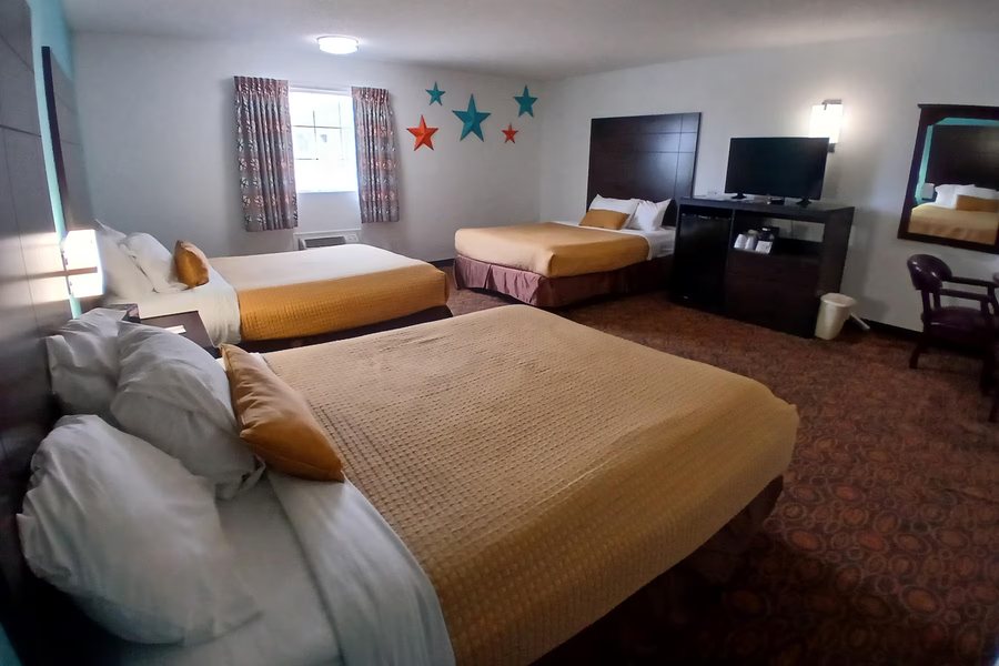 Howard Johnson By Wyndham Branson Theatre District — Guest room