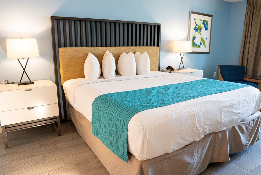 Howard Johnson by Wyndham Clearwater Dunedin — Guest room