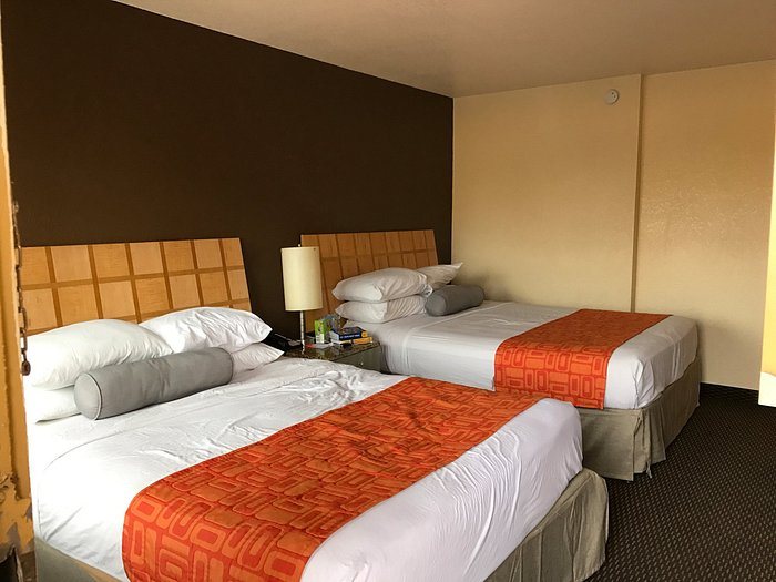 Howard Johnson by Wyndham Flagstaff University West — Guest room