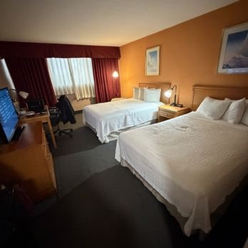 Howard Johnson by Wyndham Fullerton Anaheim Conference Cntr — Guest room