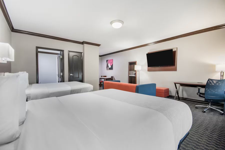 Howard Johnson by Wyndham Lubbock TX — Guest room