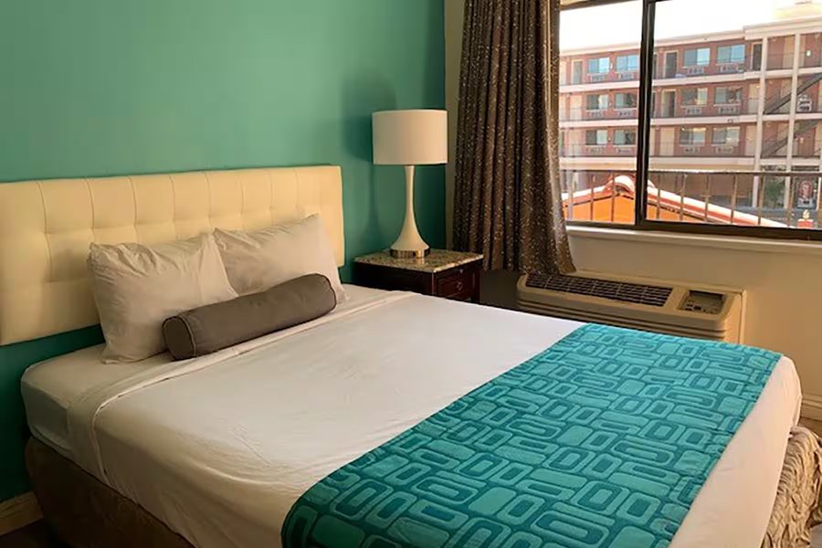 Howard Johnson by Wyndham Reno — Guest room