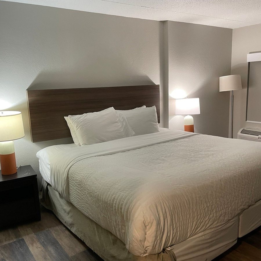 Howard Johnson by Wyndham South Portland — Guest room