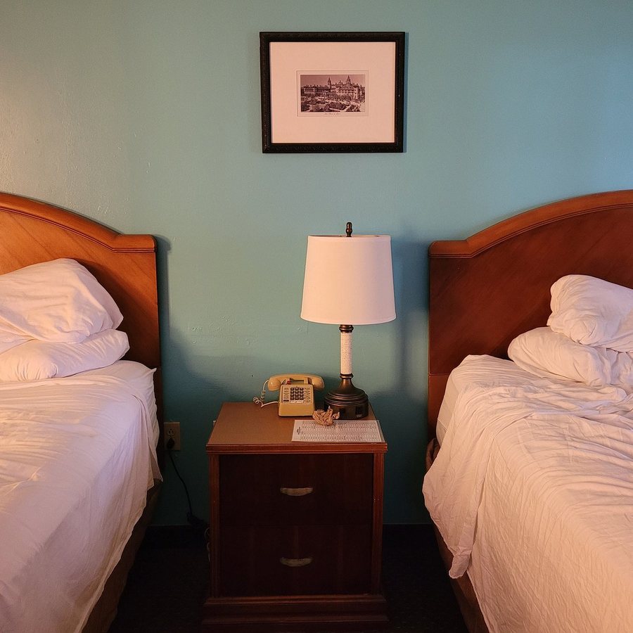 Howard Johnson by Wyndham Tropical Palms Kissimmee — Guest room