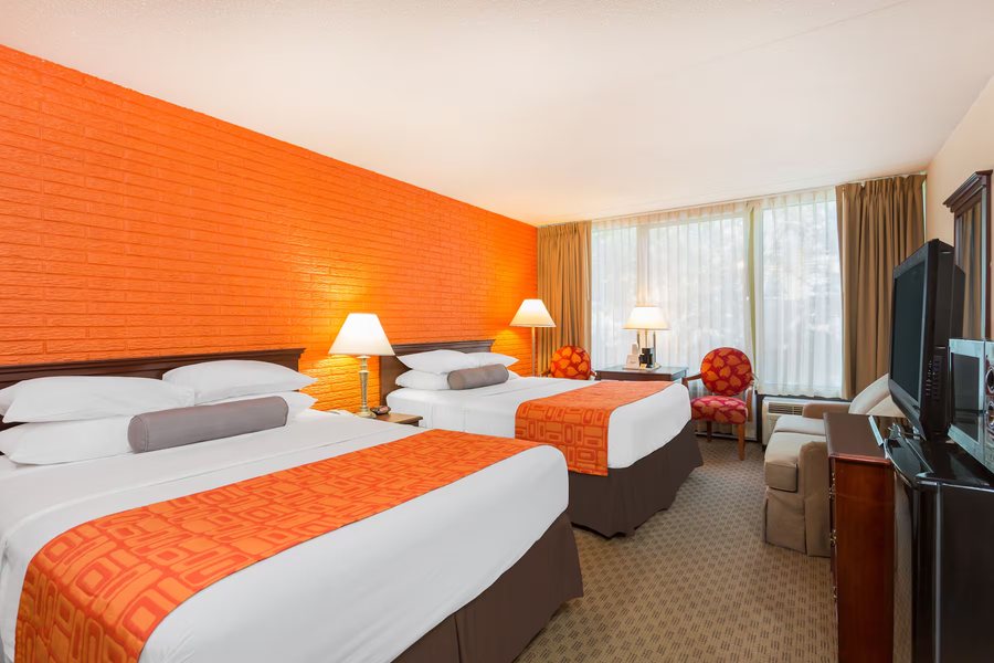 Howard Johnson by Wyndham Williamsburg — Guest room