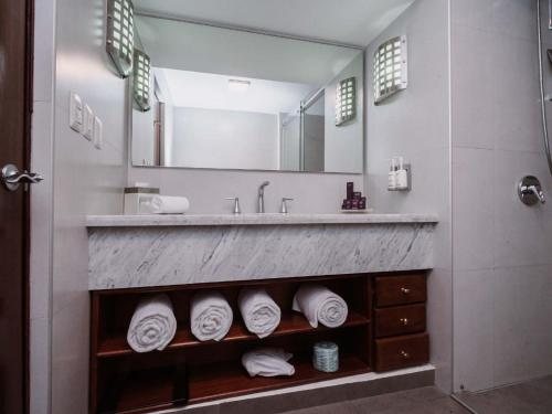 HS HOTSSON Smart Value Tampico — Bathroom