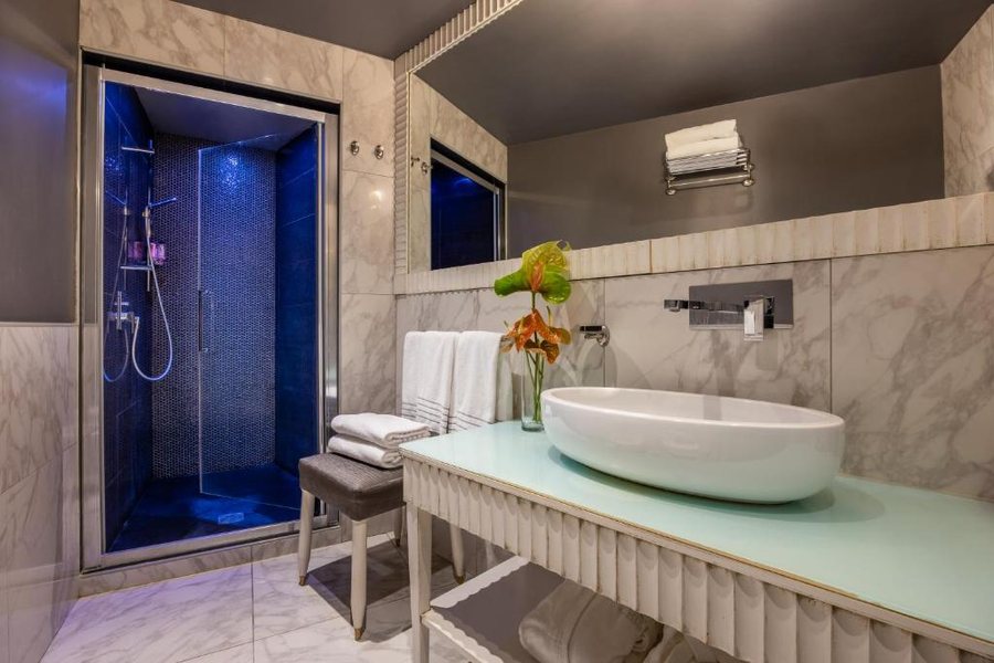 HT6 Hotel — Bathroom