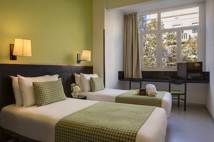 Htop BCN City Hotel Barcelona Catalonia — Guest room