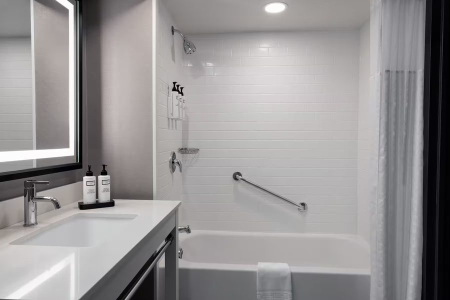 HTR Niagara — Bathroom