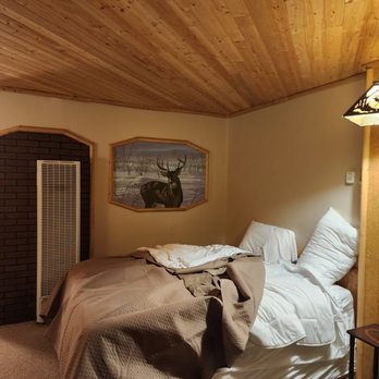 Hualapai Mountain Resort — Guest room