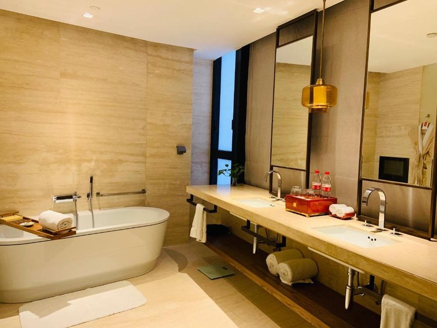 HUALUXE Shanghai Changfeng Park by IHG Shanghai — Bathroom