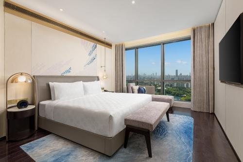 HUALUXE Shanghai Changfeng Park by IHG Shanghai — Guest room