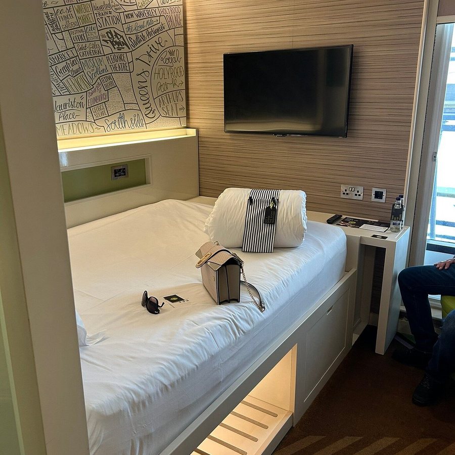 Hub by Premier Inn Edinburgh Cc Rose Street — Guest room