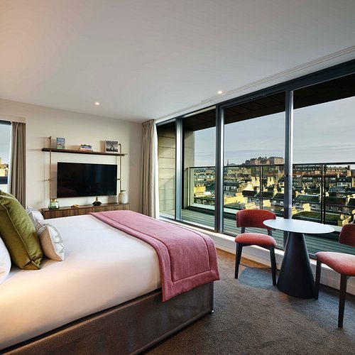 Hub by Premier Inn Edinburgh Royal Mile hotel — Guest room