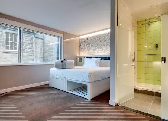 Hub by Premier Inn London City Bank hotel — Guest room