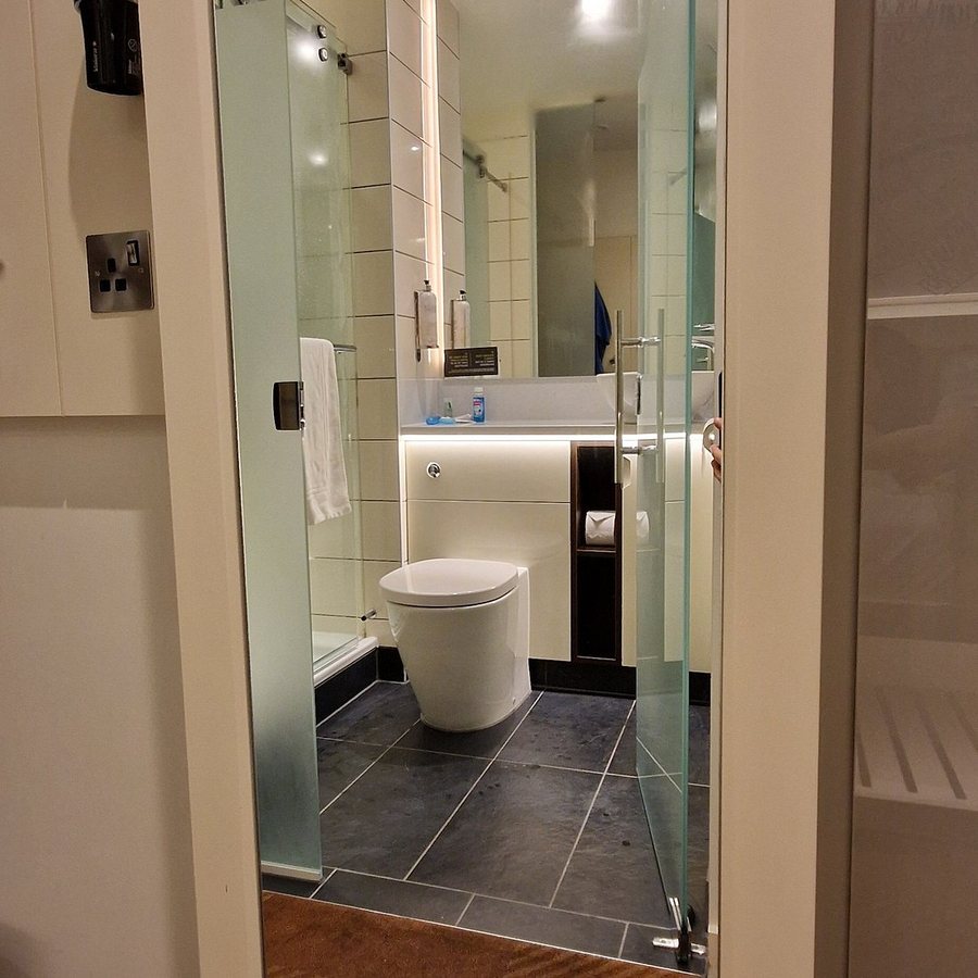 Hub by Premier Inn London Shoreditch — Bathroom