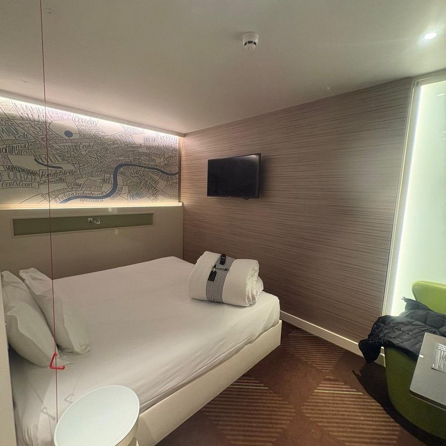 Hub by Premier Inn London Soho hotel — Guest room