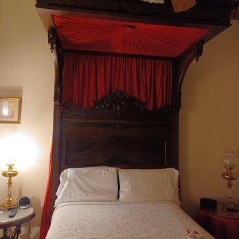 HUBBARD MANSION BED BREAKFAST — Guest room