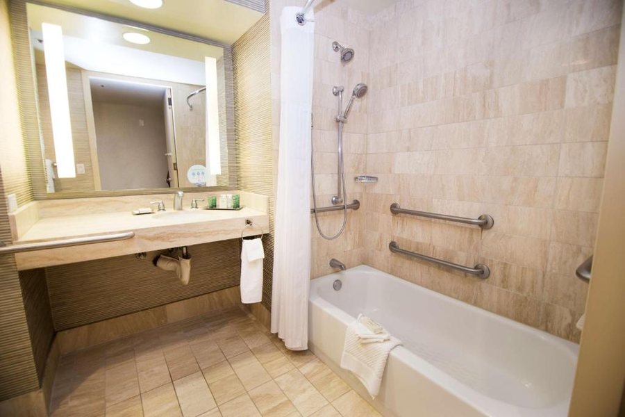 Hudson Apartel Los Angeles California — Bathroom