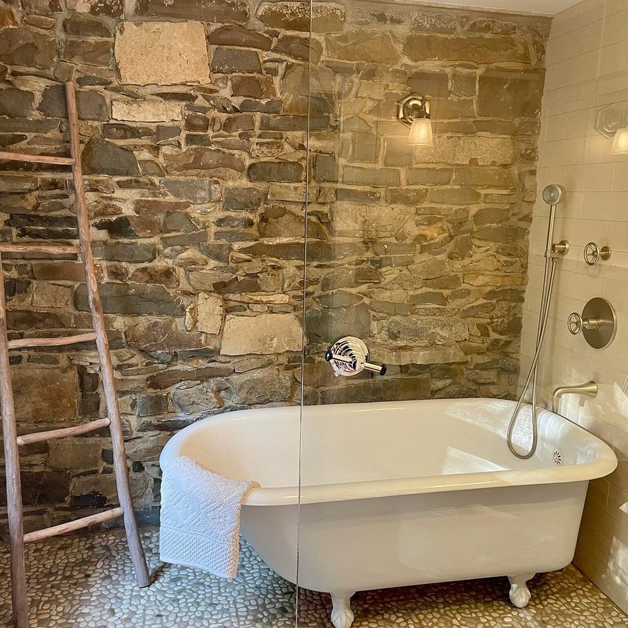 Hudson Valley Rose Bed Breakfast — Bathroom