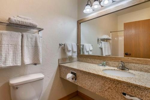 Hulett Motel — Bathroom