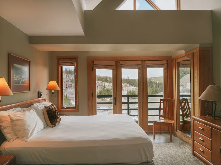 Huntley Lodge — Guest room